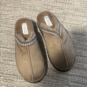 Cotton On Brown faux fur Slippers